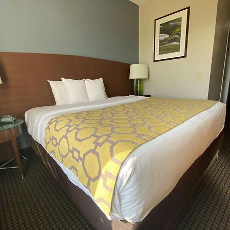 Baymont By Wyndham Colorado Springs Hotel Bagian luar foto