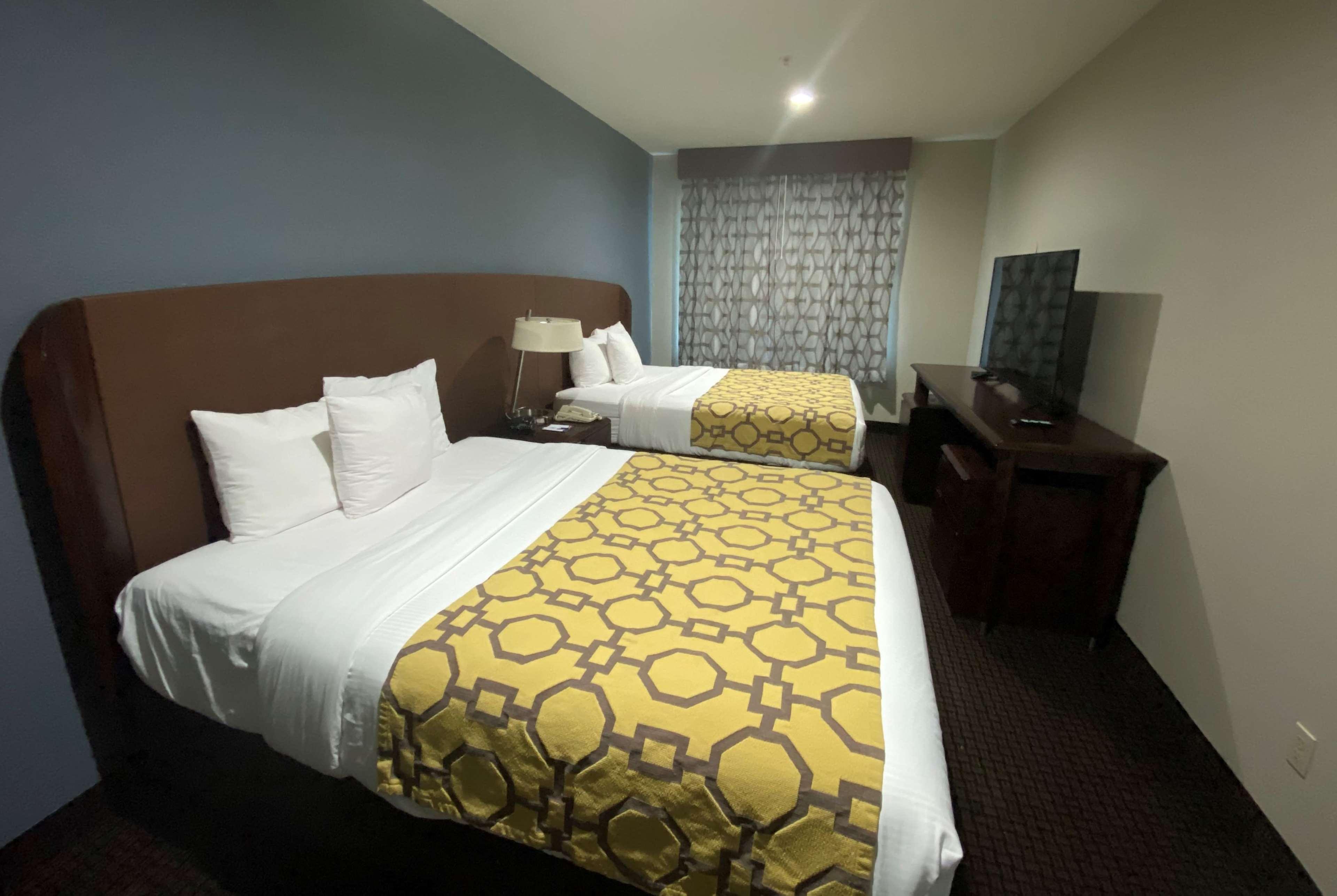 Baymont By Wyndham Colorado Springs Hotel Bagian luar foto