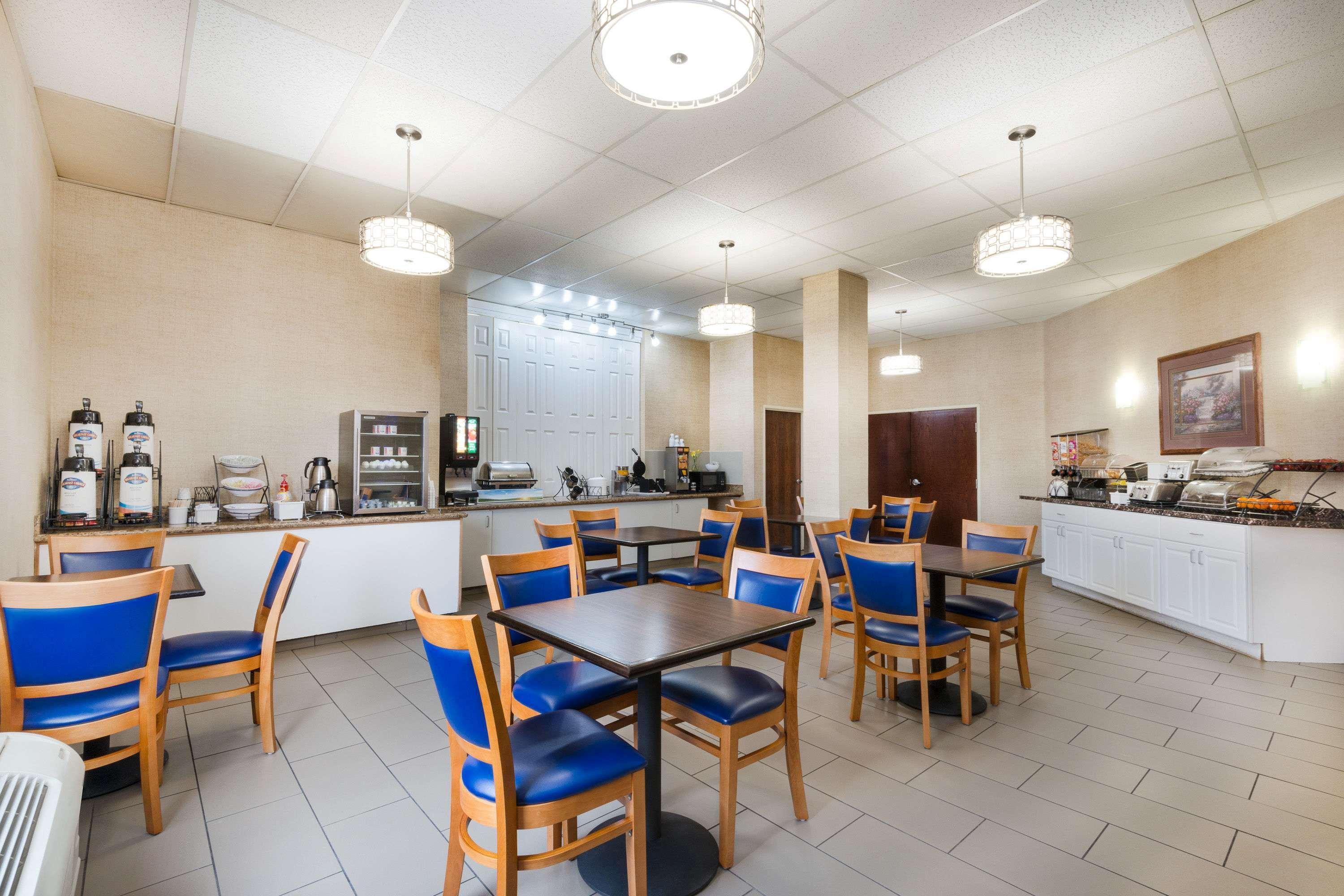 Baymont By Wyndham Colorado Springs Hotel Bagian luar foto