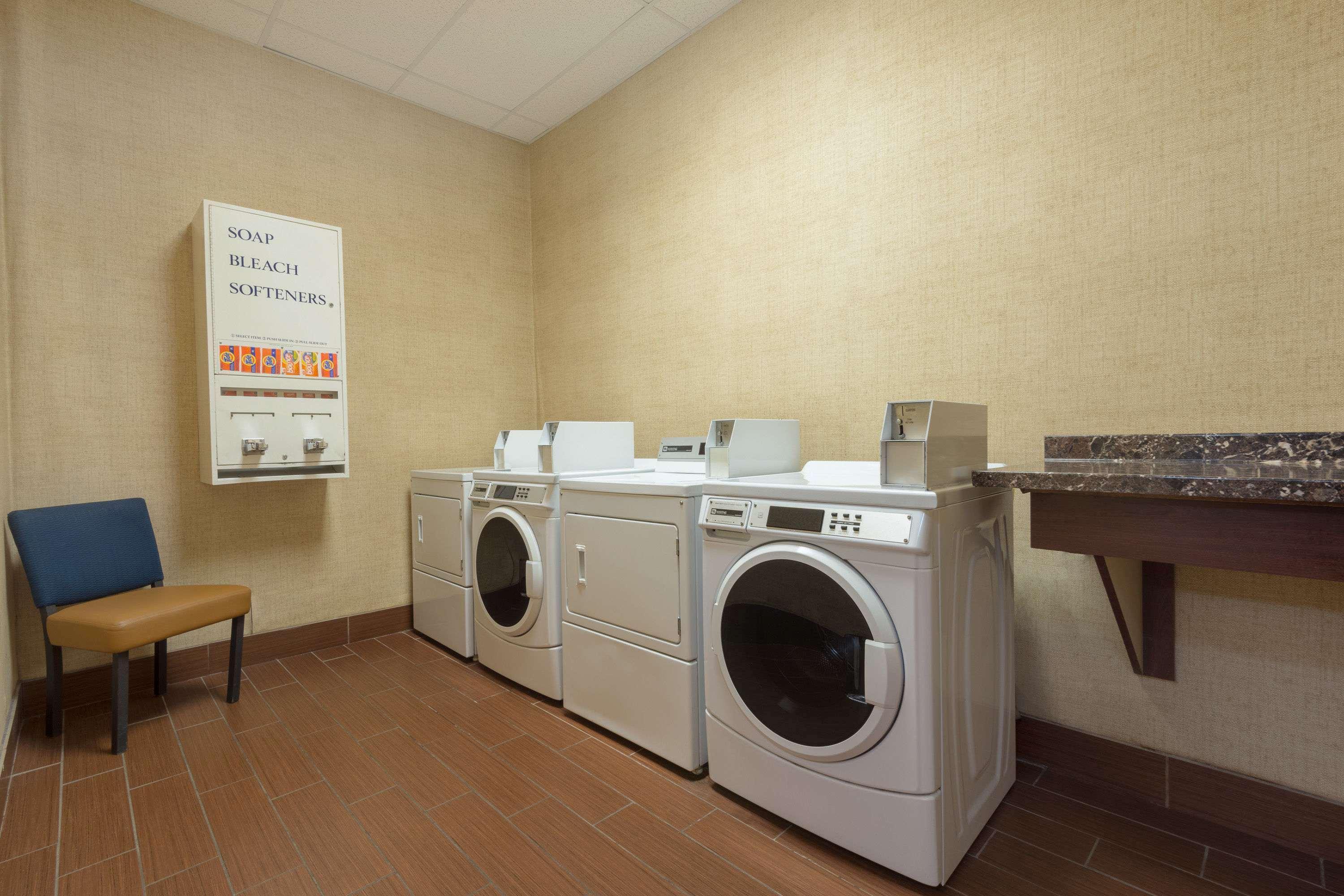 Baymont By Wyndham Colorado Springs Hotel Bagian luar foto