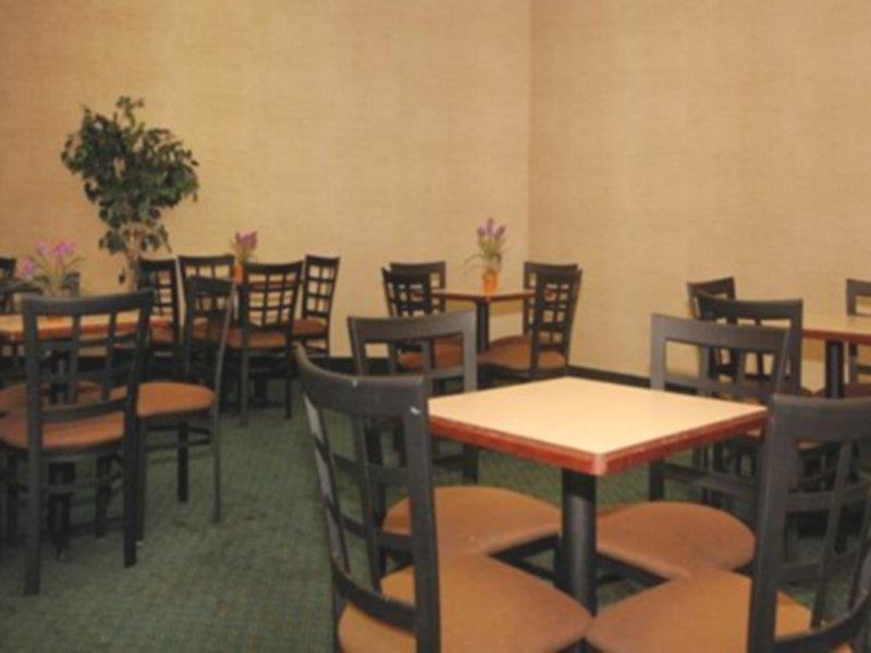 Baymont By Wyndham Colorado Springs Hotel Restoran foto