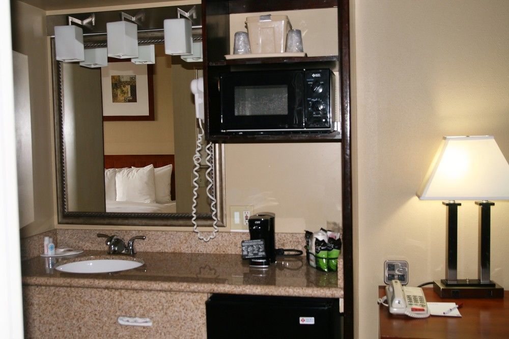 Baymont By Wyndham Colorado Springs Hotel Bagian luar foto