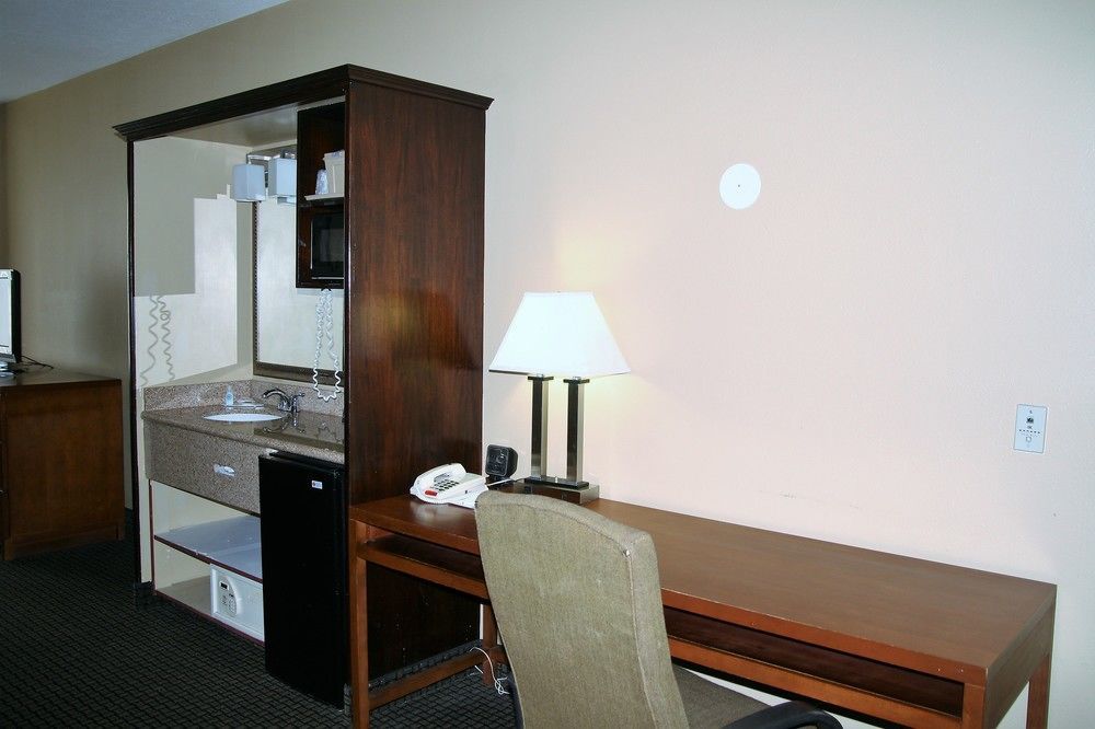 Baymont By Wyndham Colorado Springs Hotel Bagian luar foto