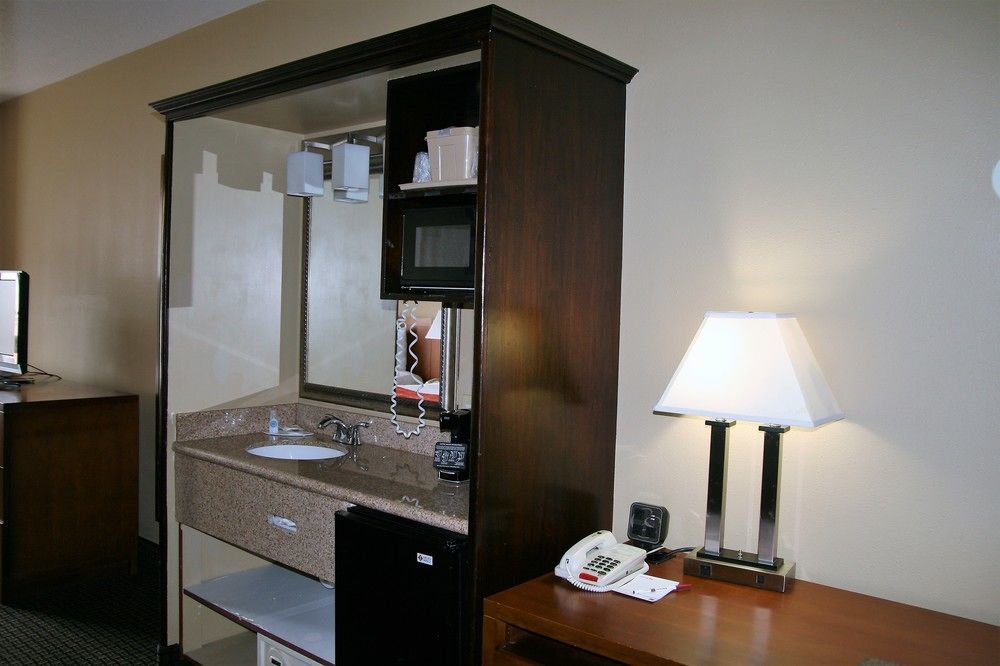 Baymont By Wyndham Colorado Springs Hotel Bagian luar foto