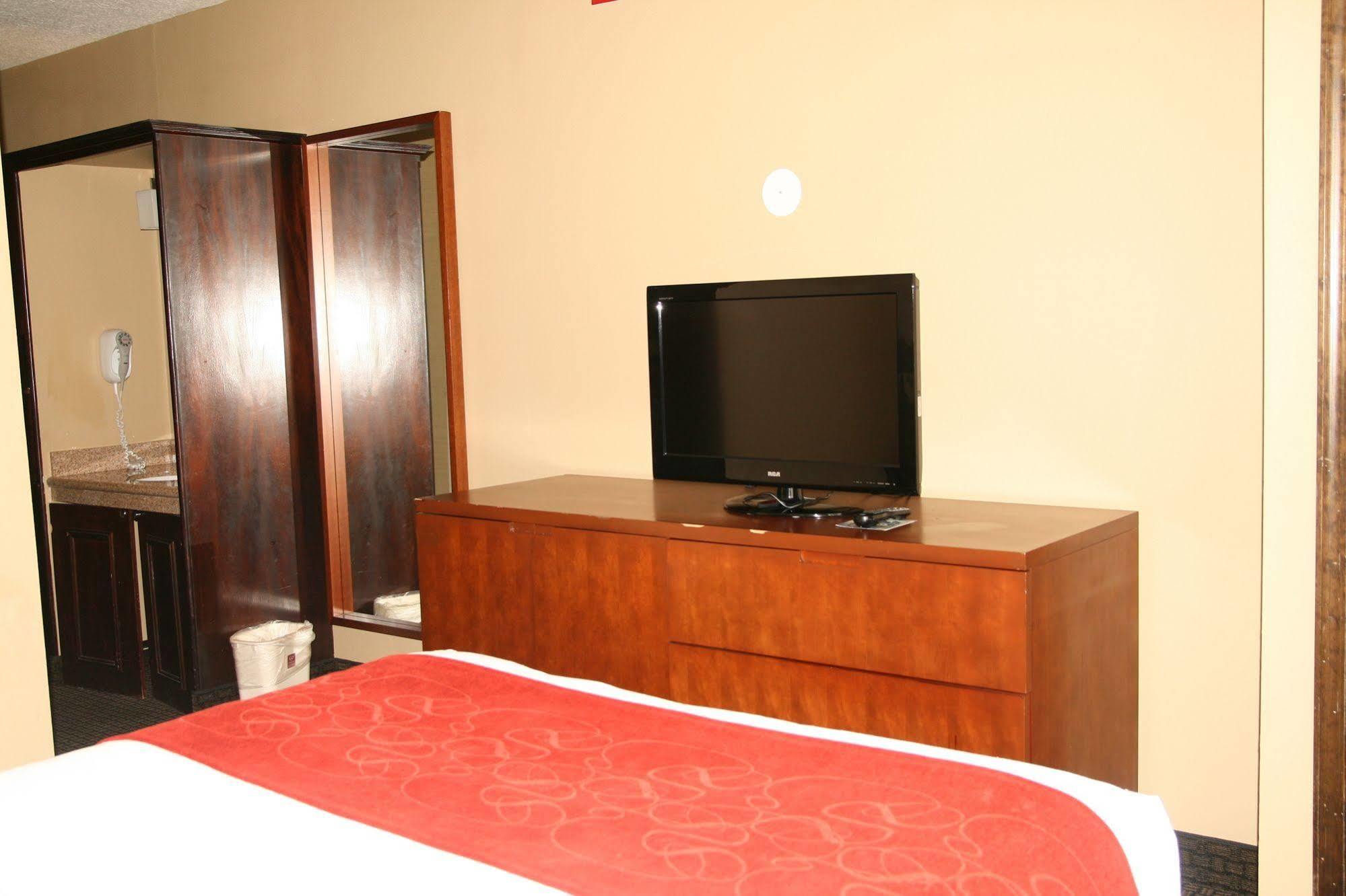 Baymont By Wyndham Colorado Springs Hotel Bagian luar foto