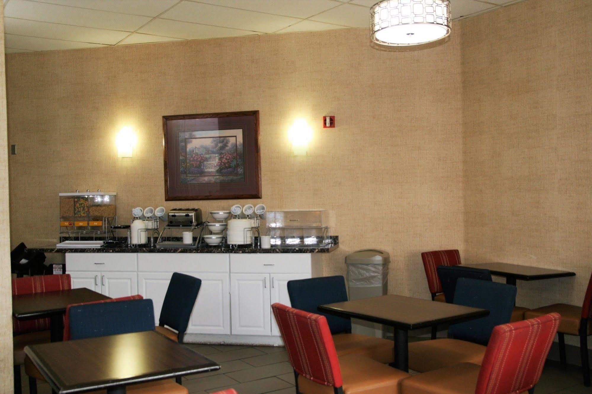 Baymont By Wyndham Colorado Springs Hotel Bagian luar foto